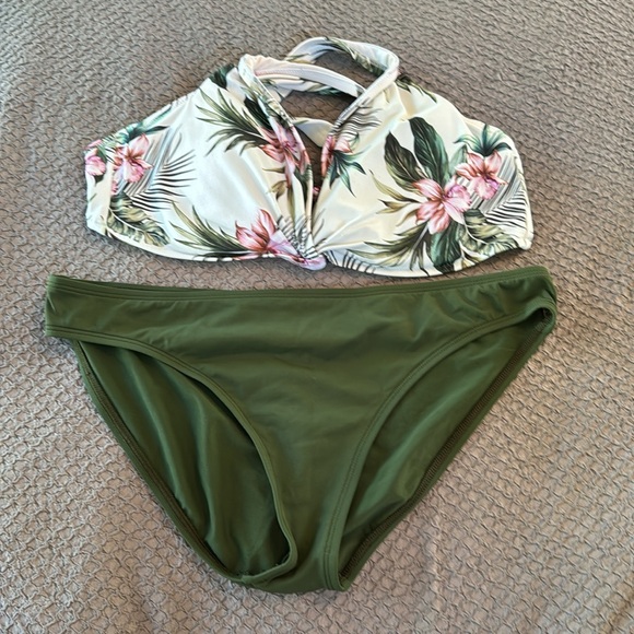 La Blanca Other - Tropical green, white and pink bikini size 16 bottom and 36DD top.
